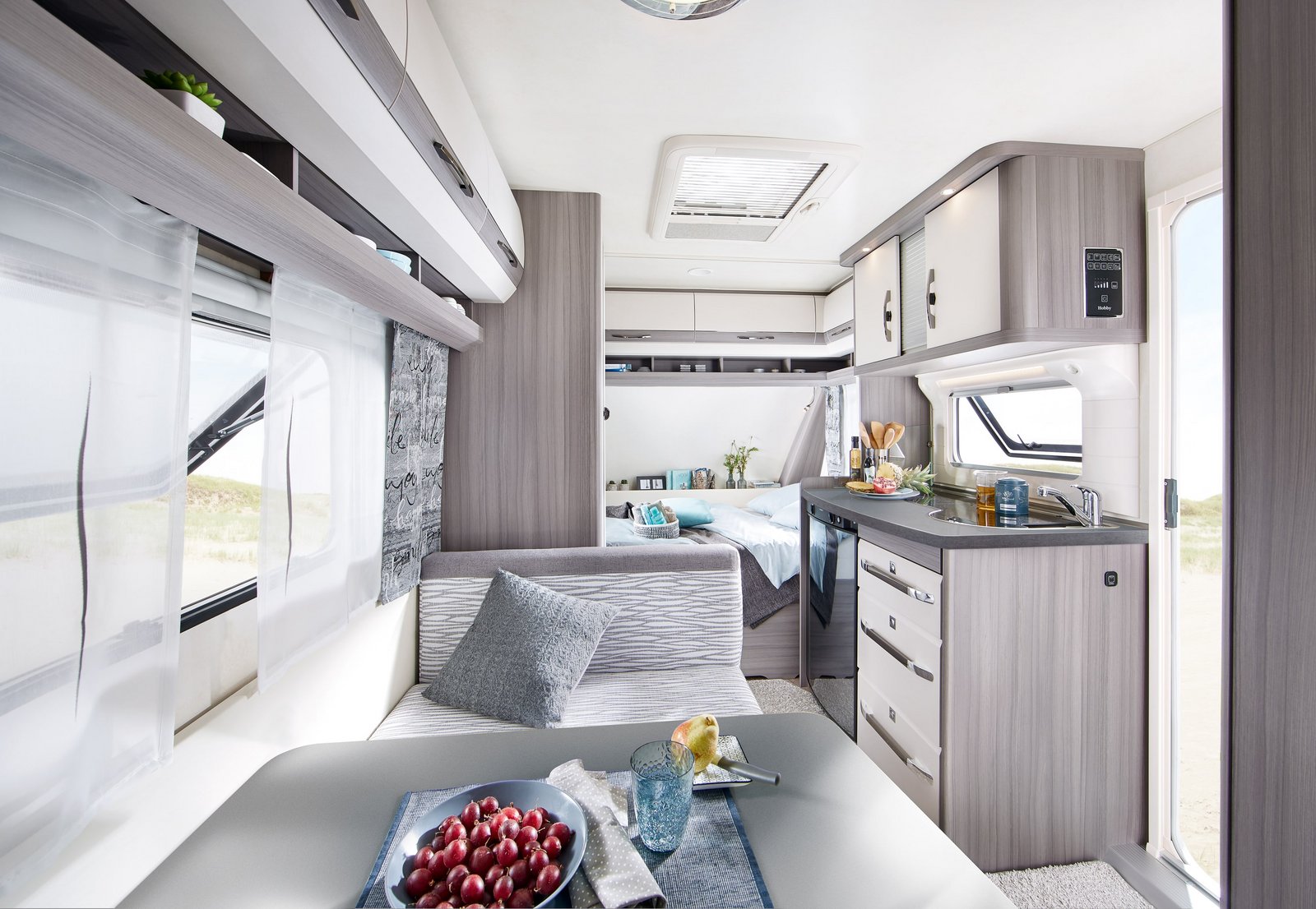 Hobby ONTOUR 390 SF interior image
