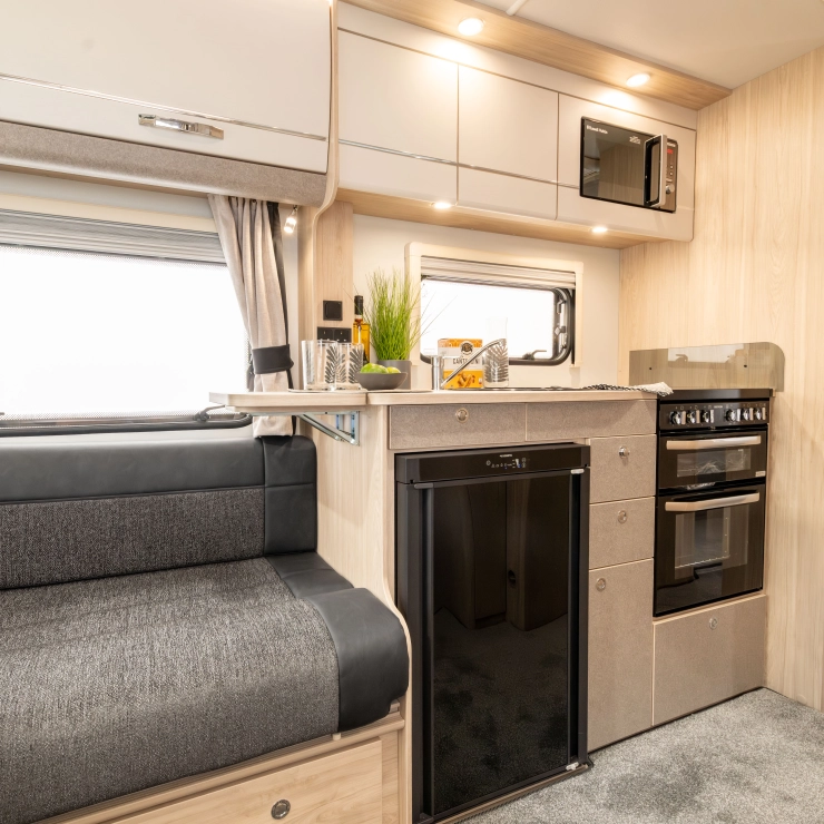 2022 Elddis Avante 2 Berth Caravan with Fixed French Bed