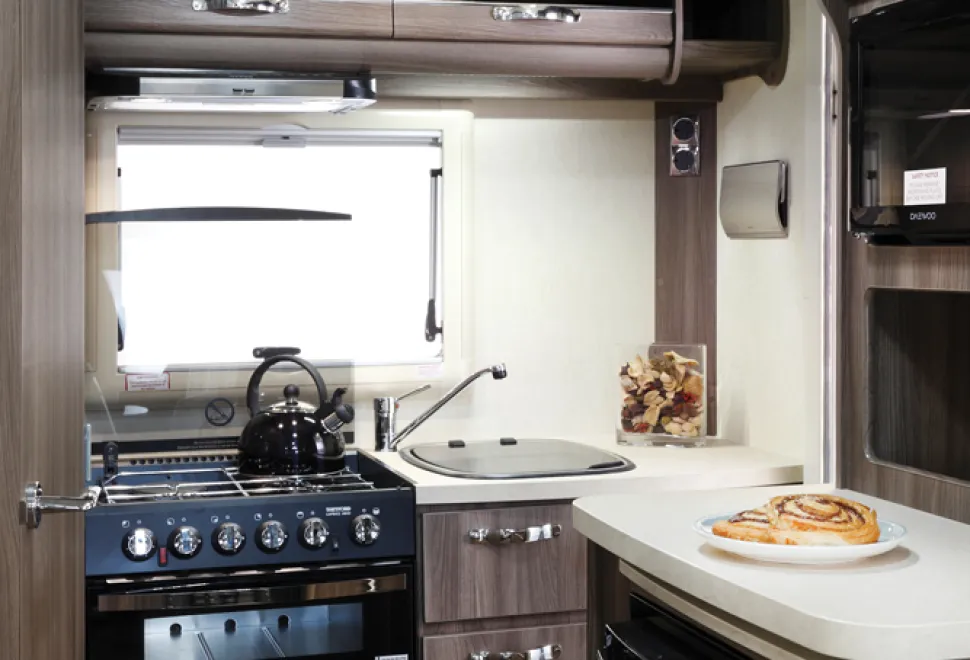 Auto-Sleepers Nuevo ES 2003 4-Berth Motorhome with Overcab Bed