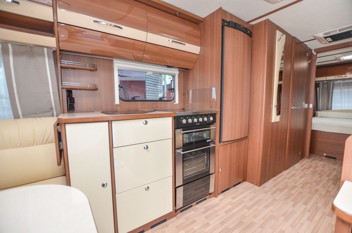 LMC 695 Vip Exquisit BRAND NEW,5 BERTH,FIXED  ISLAND BED CARAVAN.