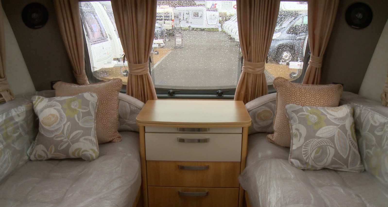 2027 Coachman VIP 545