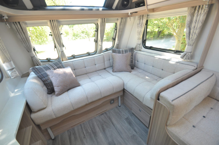 Coachman Pastiche 575