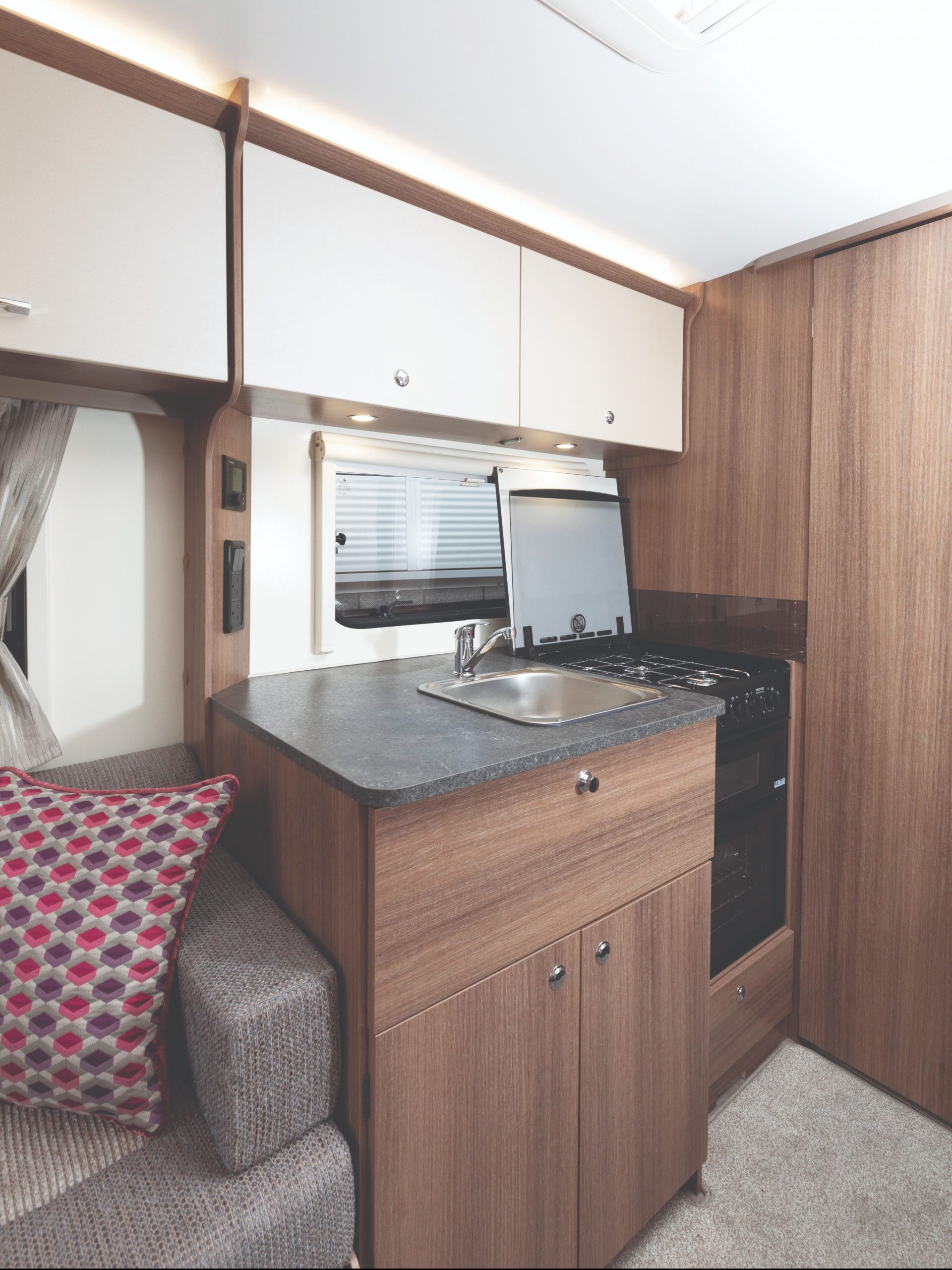 Bailey Phoenix 640 +