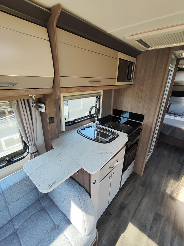 COACHMAN ACADIA 575