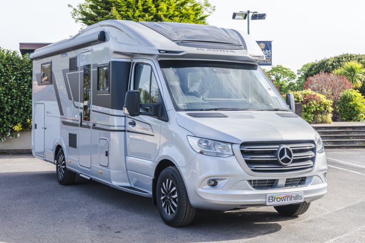Adria Matrix Supreme MB 670 DC 170BHP Auto