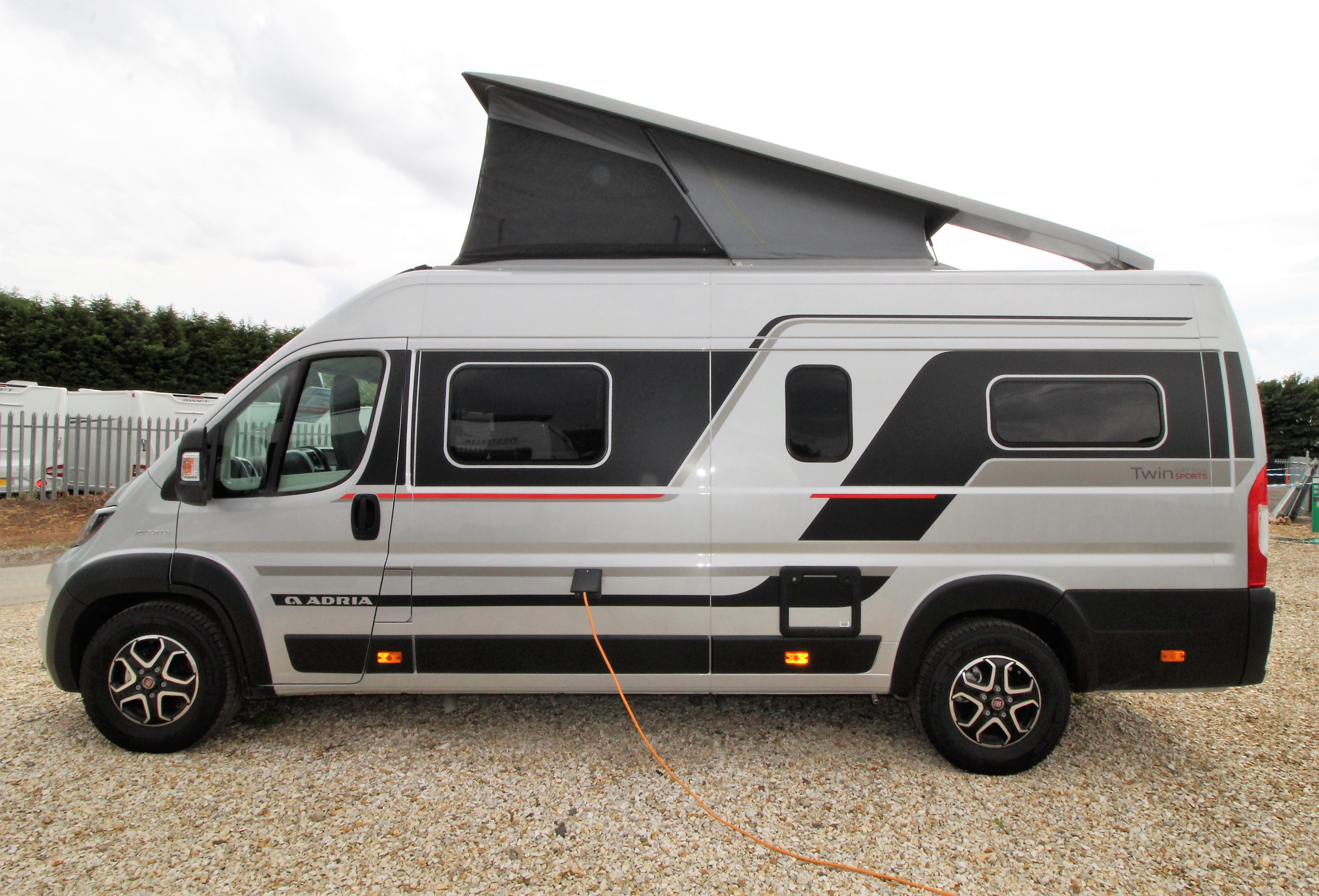 Adria Twin Sports 640 SGX 180BHP Auto