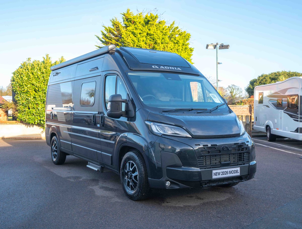 Adria Twin Supreme 600 SPB 140BHP Auto