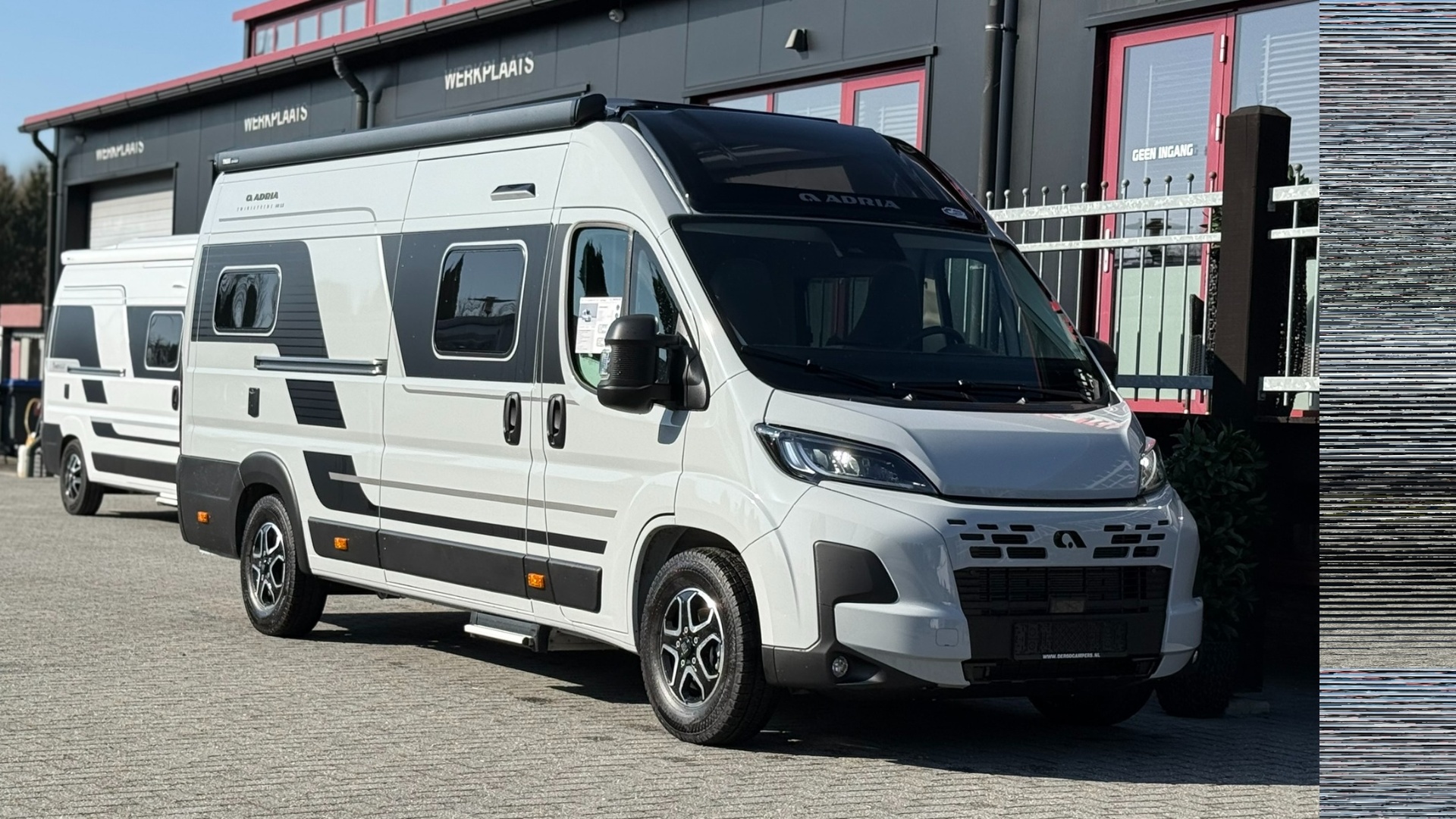 Adria Twin Supreme 640 SLB 140BHP Auto