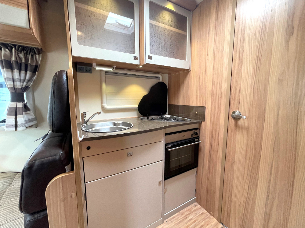 2000 Bailey Approach 740 SE 4 Berth with Fixed Bed