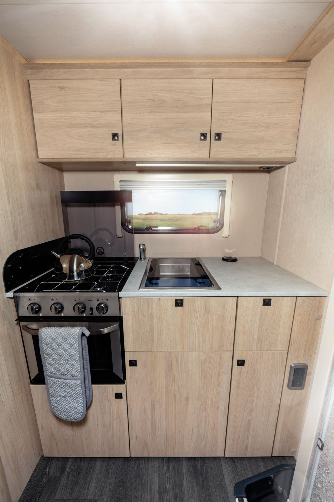 AUTOTRAIL EXPEDITION C63