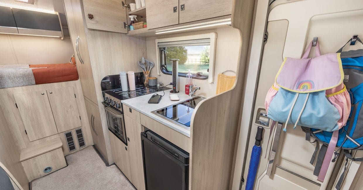 Auto-Trail Expedition 54 Fitted options include reverse camera, Apple carplay and cab blinds,