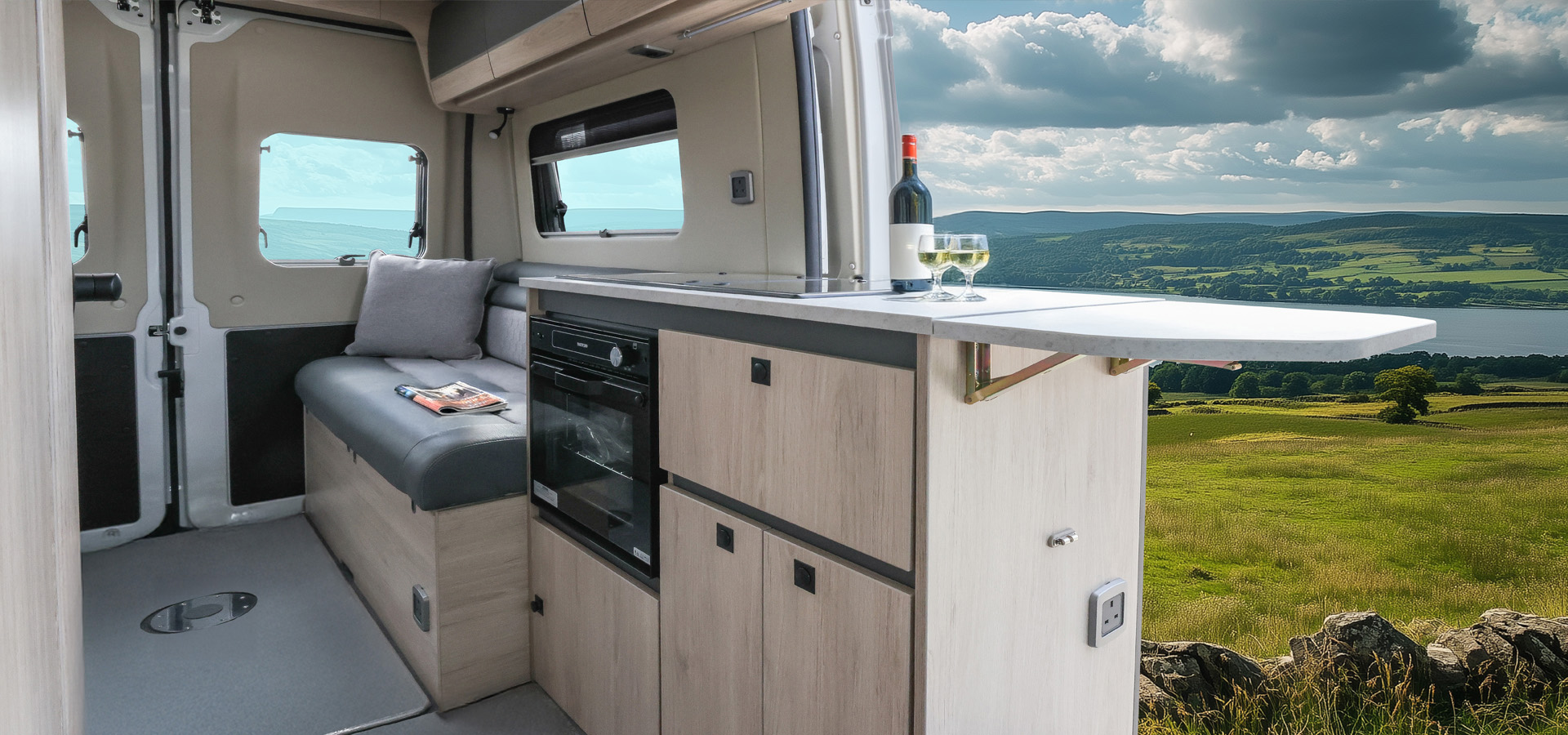 Auto-Trail Expedition 54 Fitted options include reverse camera, Apple carplay and cab blinds,