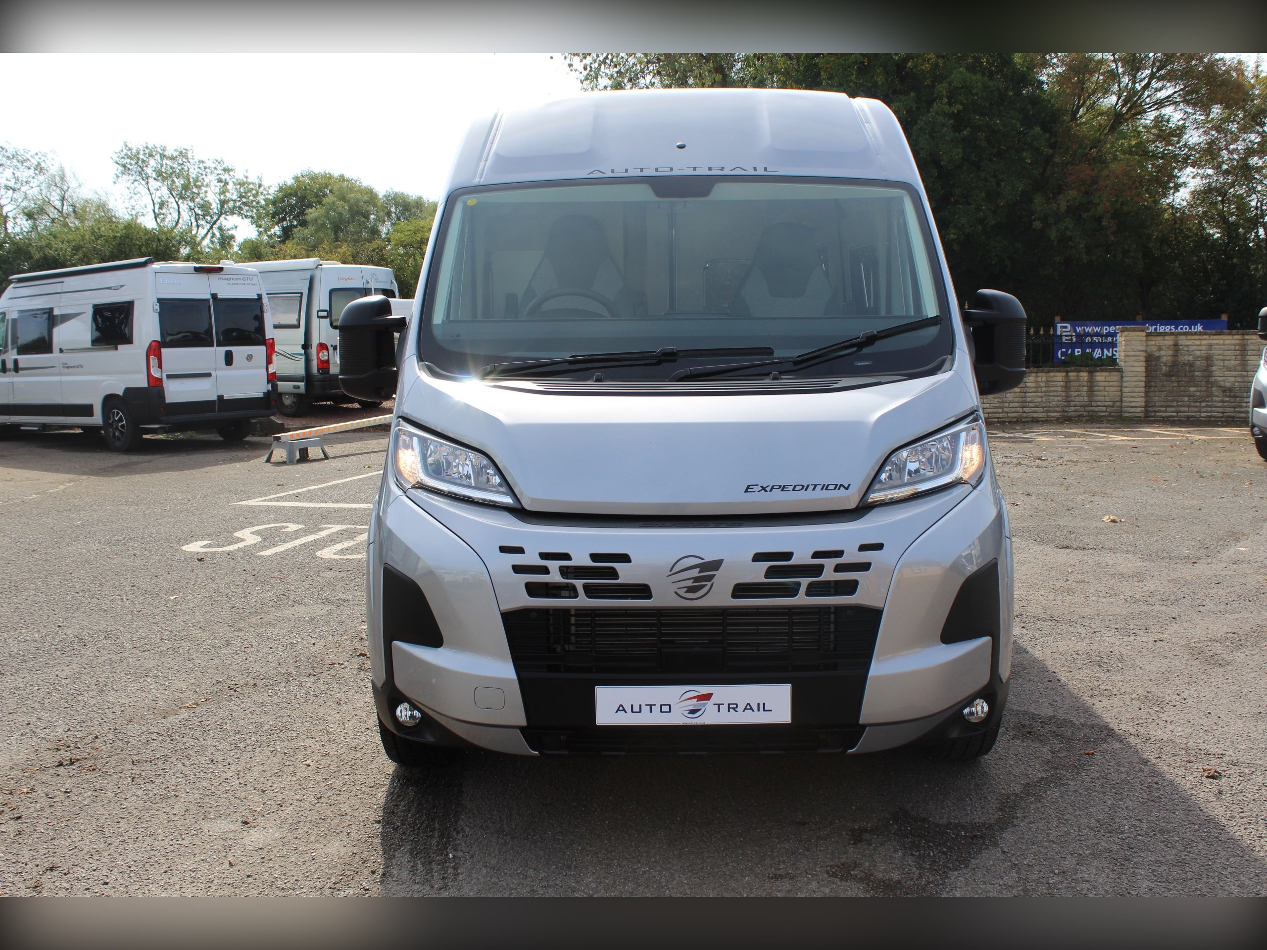 Auto-Trail Expedition 54 Fitted options include reverse camera, Apple carplay and cab blinds,