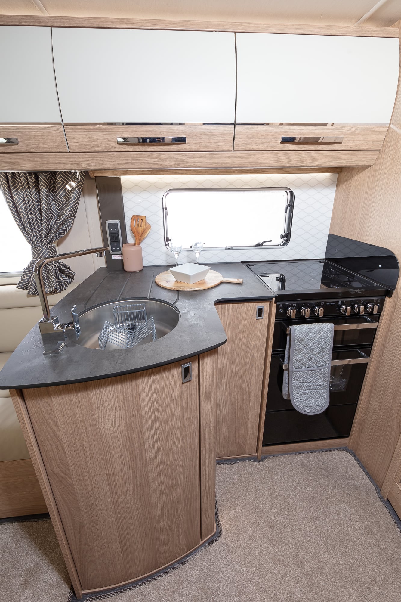 Auto-Trail F-line F67 Automatic , electric drop down bed, drivers and Lux packs plus more extras already included