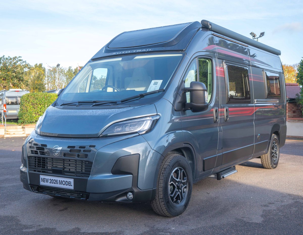 Auto-Trail V-Line 610 SE 140BHP Auto (2024) Compact Rear-Lounge Campervan