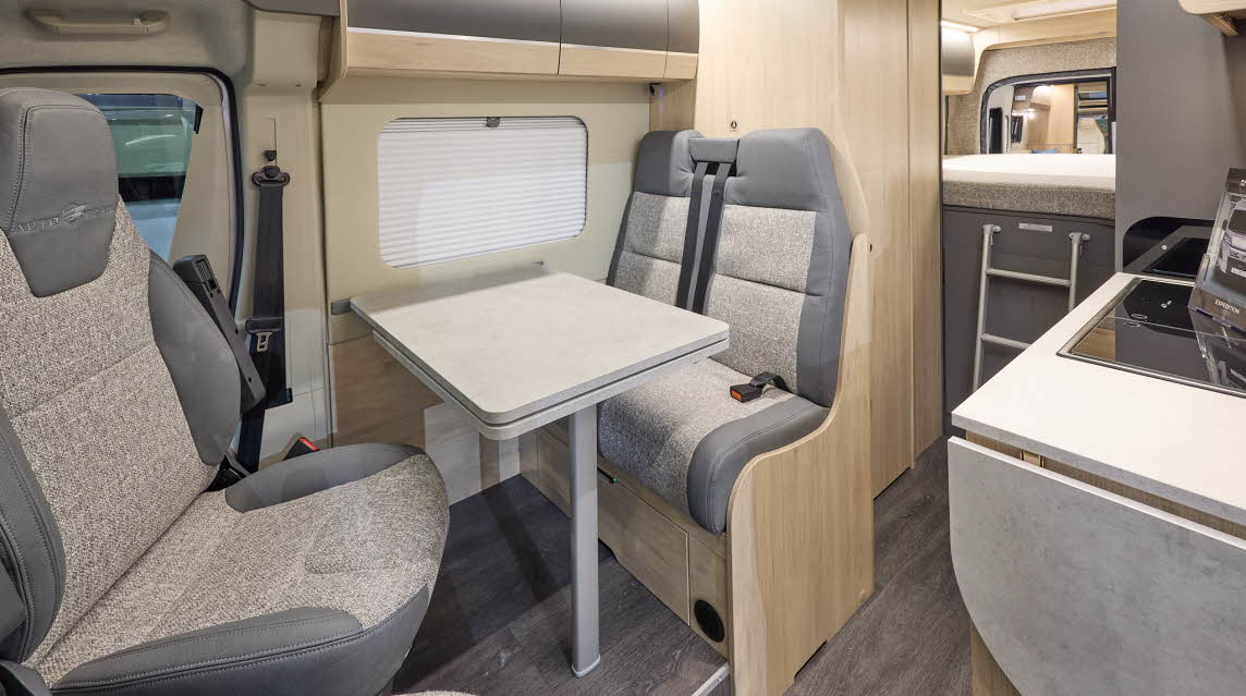 2025 Auto-Trail Expedition 68 180BHP Auto