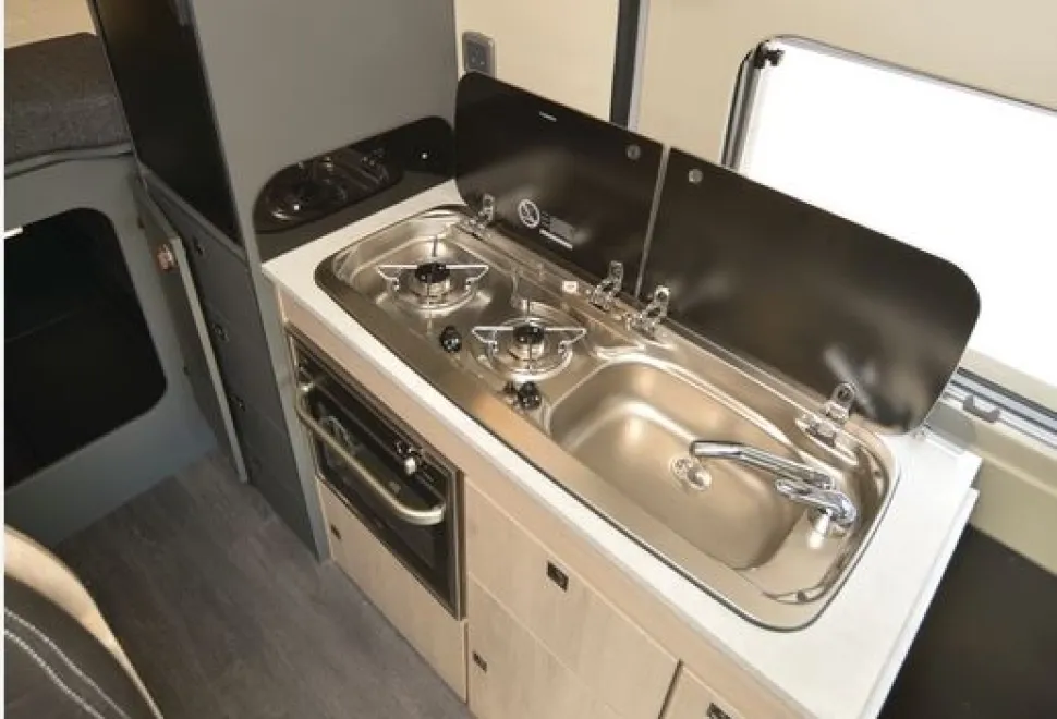 2025 Auto-Trail Expedition 68 180BHP Auto