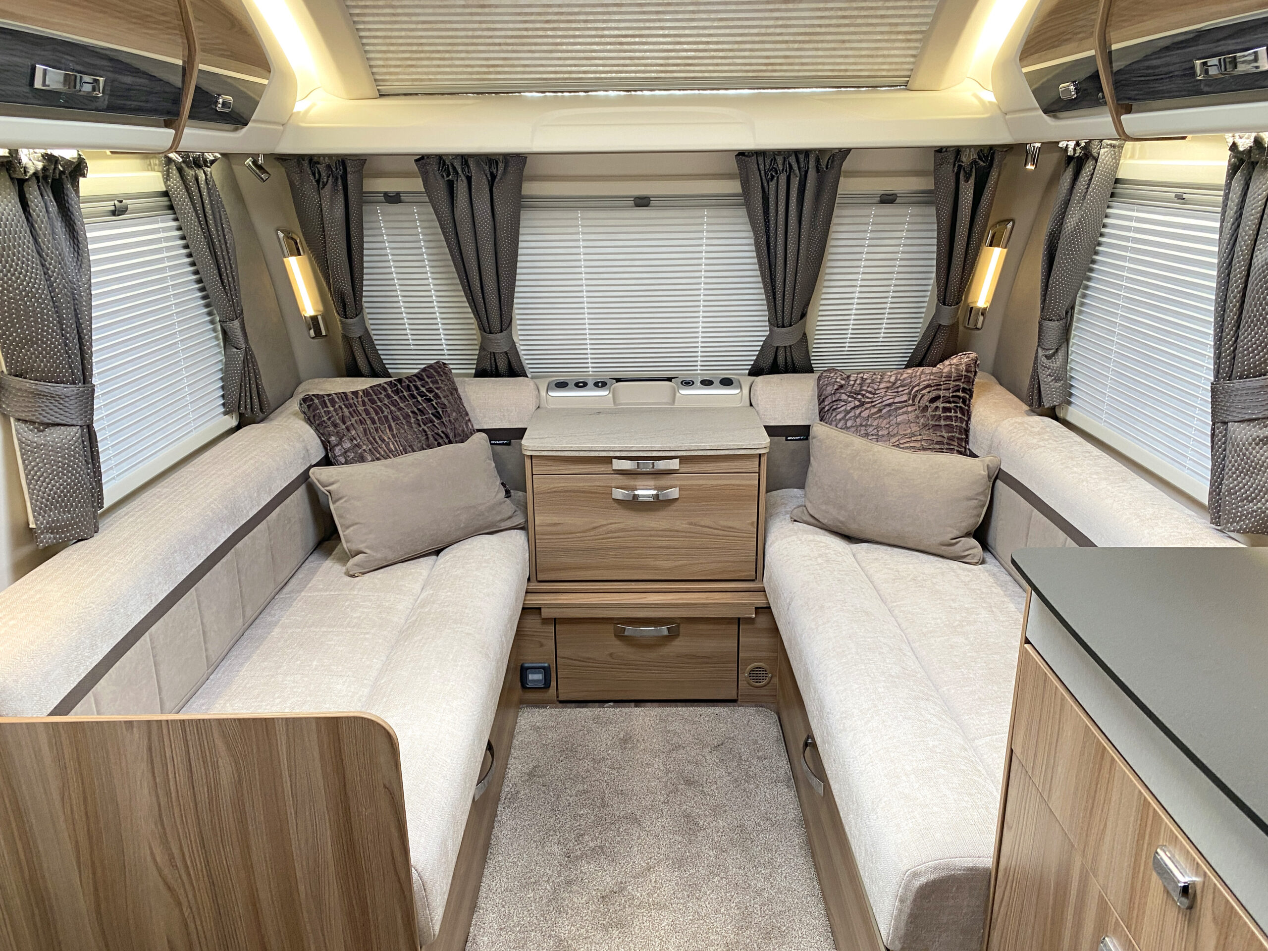 2000 Bailey Used 2022 Elegance 850 Grande