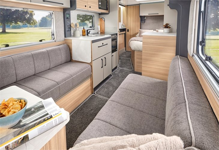 2026 Bailey Phoenix 440 Black Edition New 4 Berth Transverse Island Bed