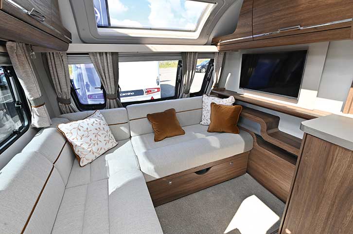 Compass Camino 554