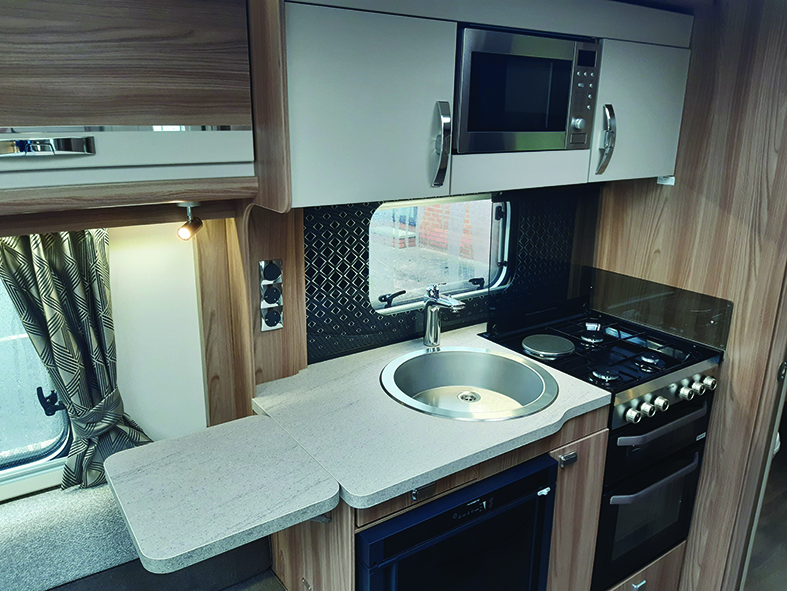 Swift Challenger X 865 FIXED SINGLE BEDS - 8ft Wide - ONE OWNER FULL SERVICE HISTORY