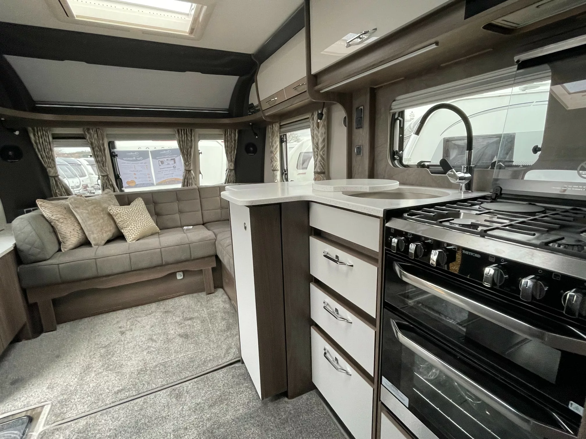 Coachman Laser Xcel 845 TWIN AXLE