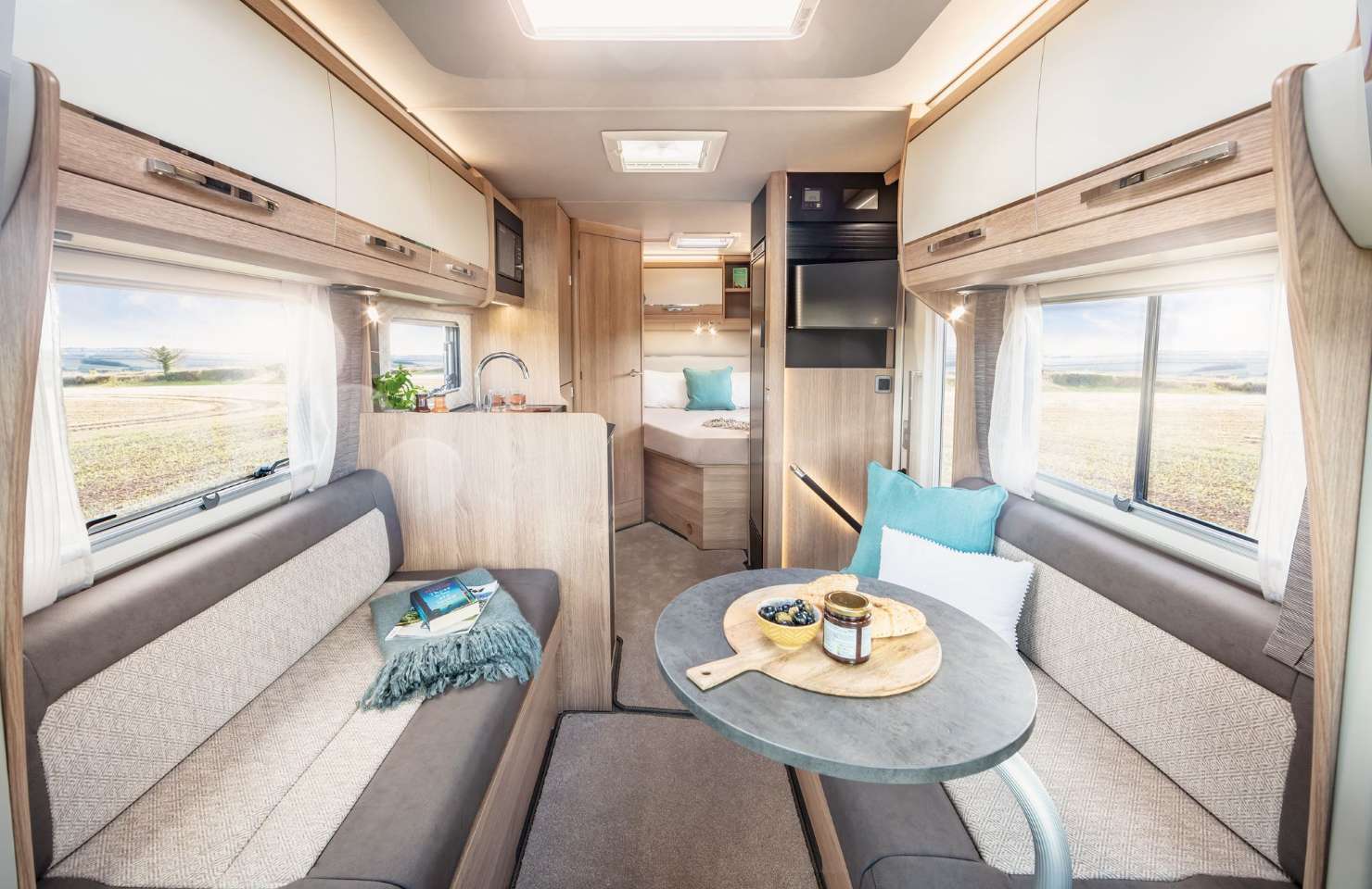 Auto-Trail Tracker FB French Bed