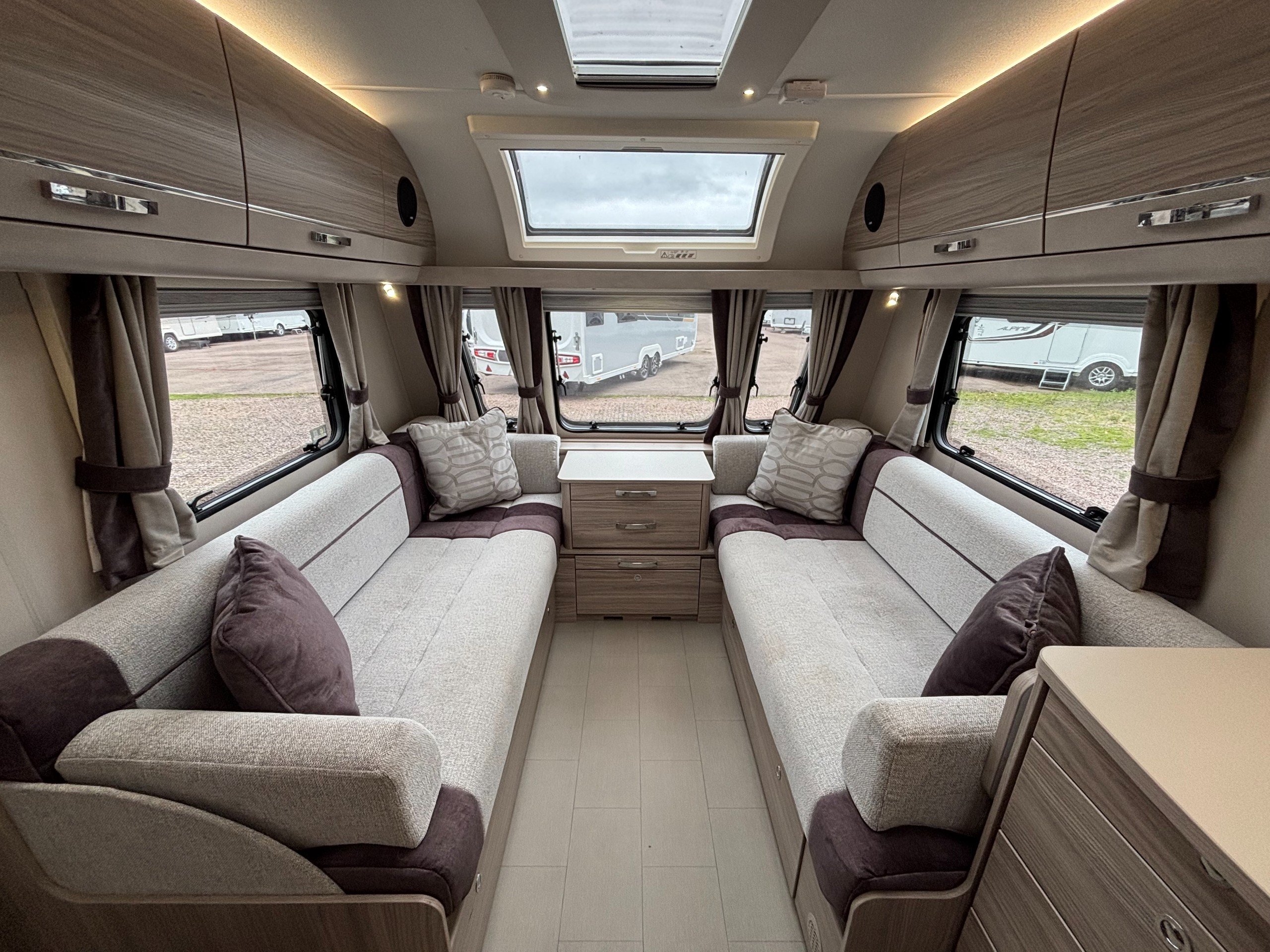 2022 Elddis Avante Riva 860