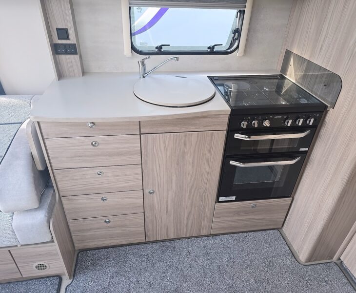 2017 Elddis Chatsworth 482