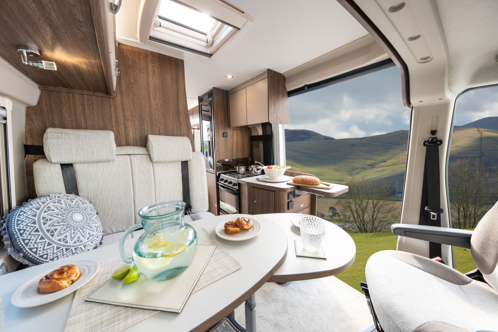 Elddis Compass Avantgarde CV40