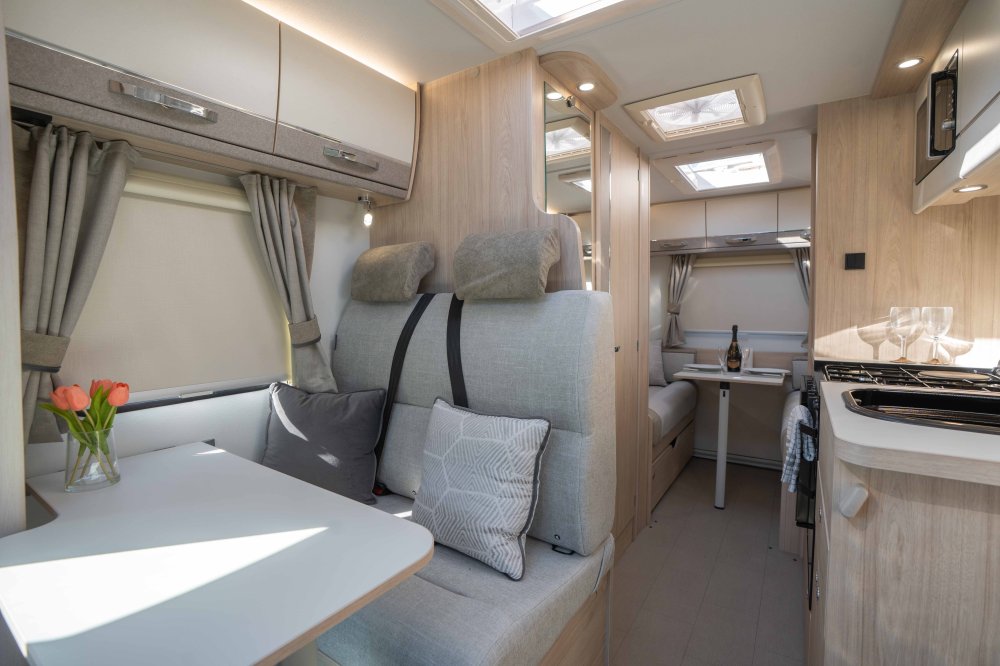 Elddis Evolution CV20 140BHP Auto