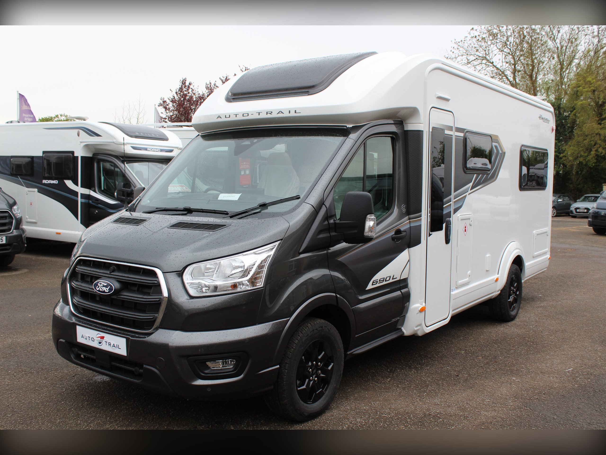 Auto-Trail Excel 690L - Exterior - Front