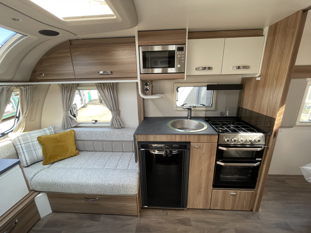 2000 Swift Fairway 635