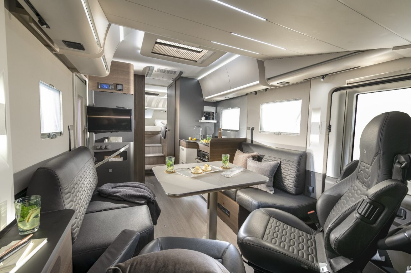 Adria Sonic Supreme 700 DL 180BHP Auto