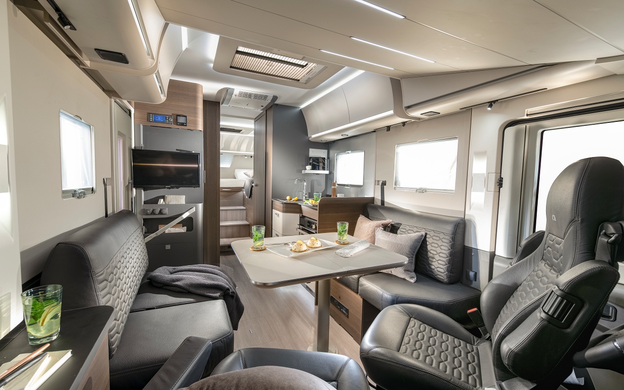 Adria Sonic Supreme 700 DL 180BHP Auto