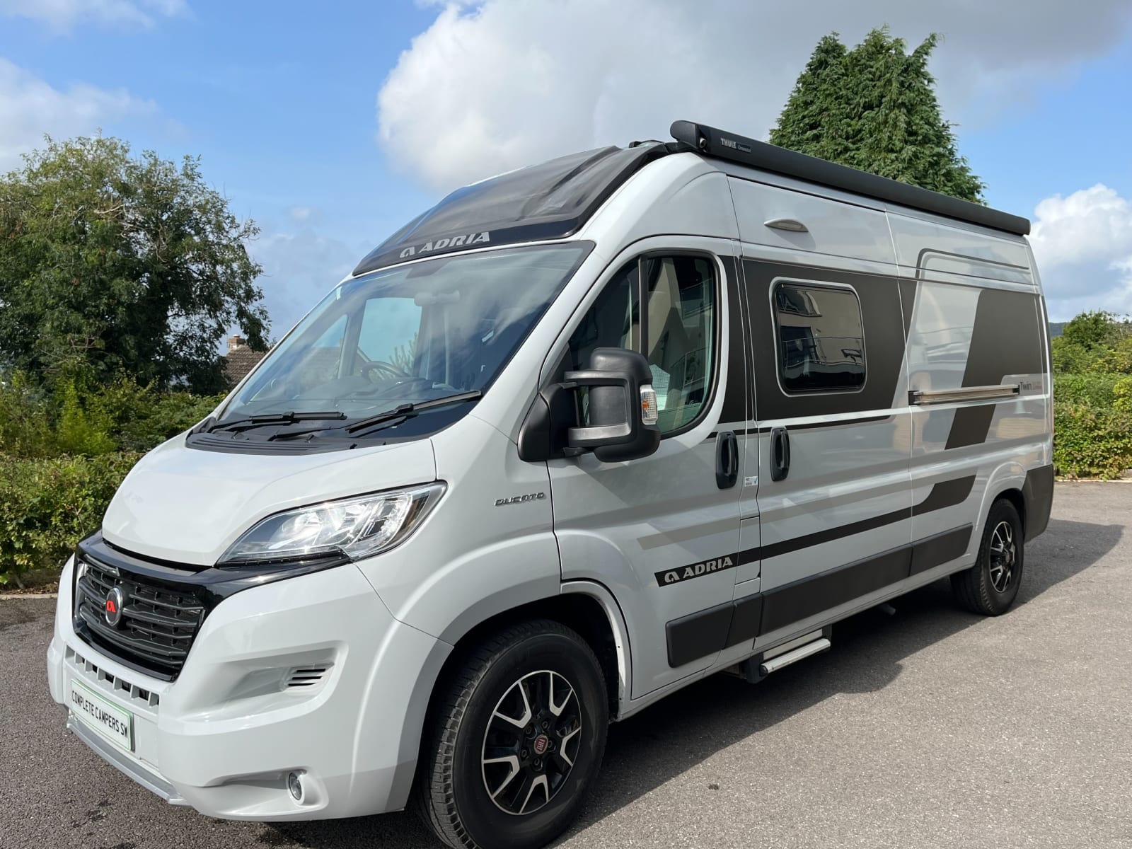 Adria Twin Supreme 600 SPB 140BHP Auto