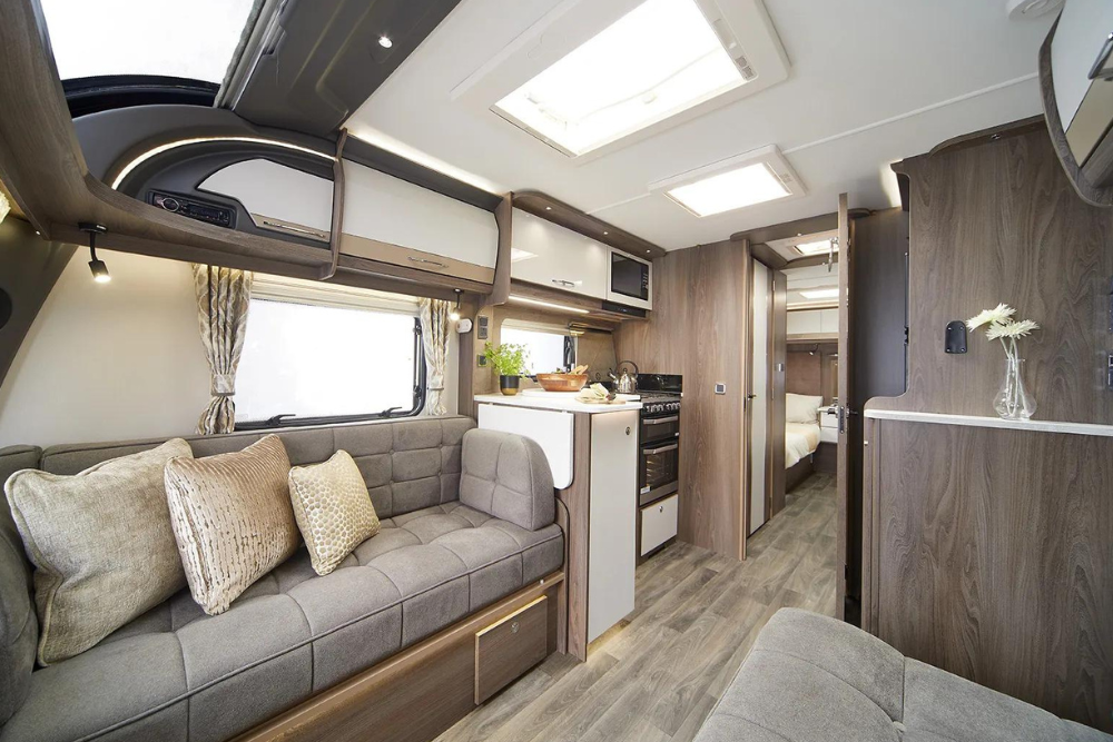 Coachman Laser 480 Xtra (2026) 2-Berth Caravan with End-Washroom