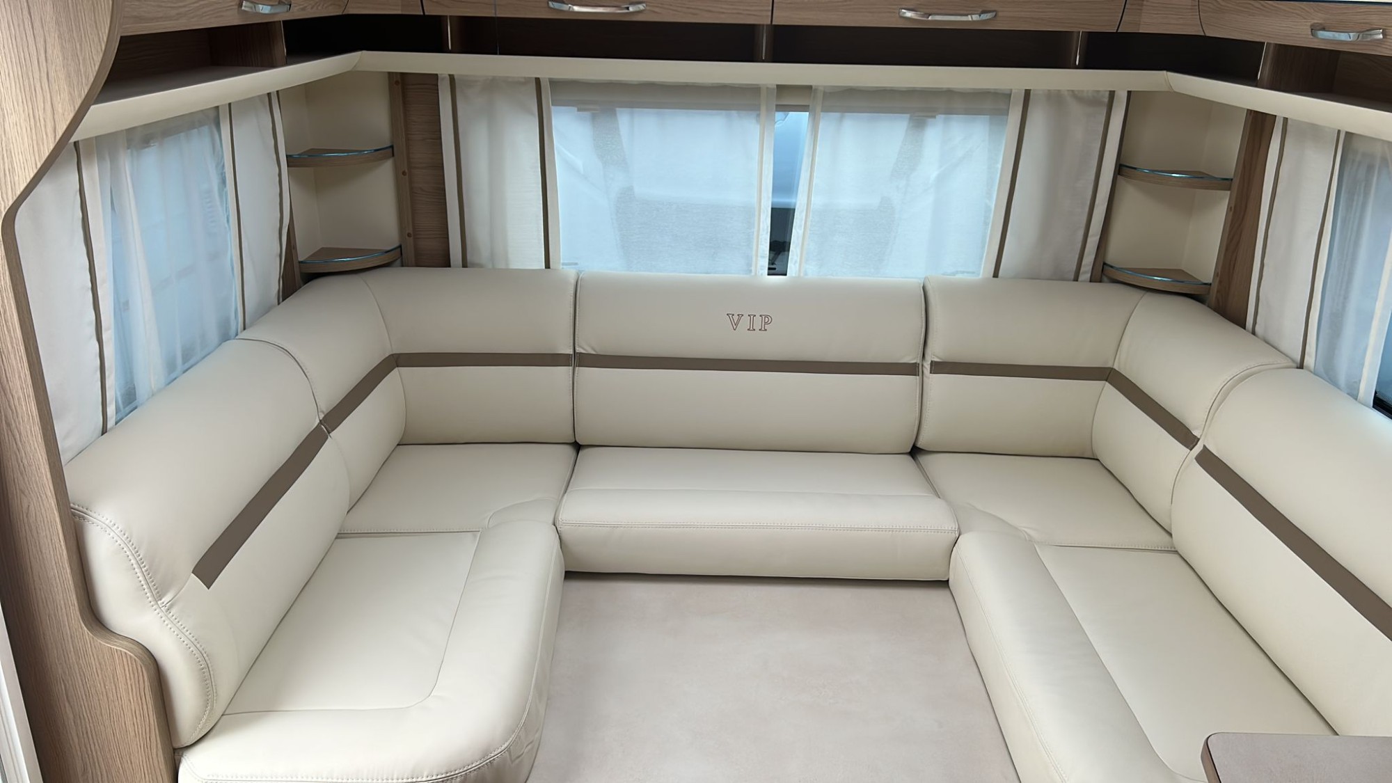 2025 LMC 595 VIP Exquisit – 4-Berth with Fixed Island Bed