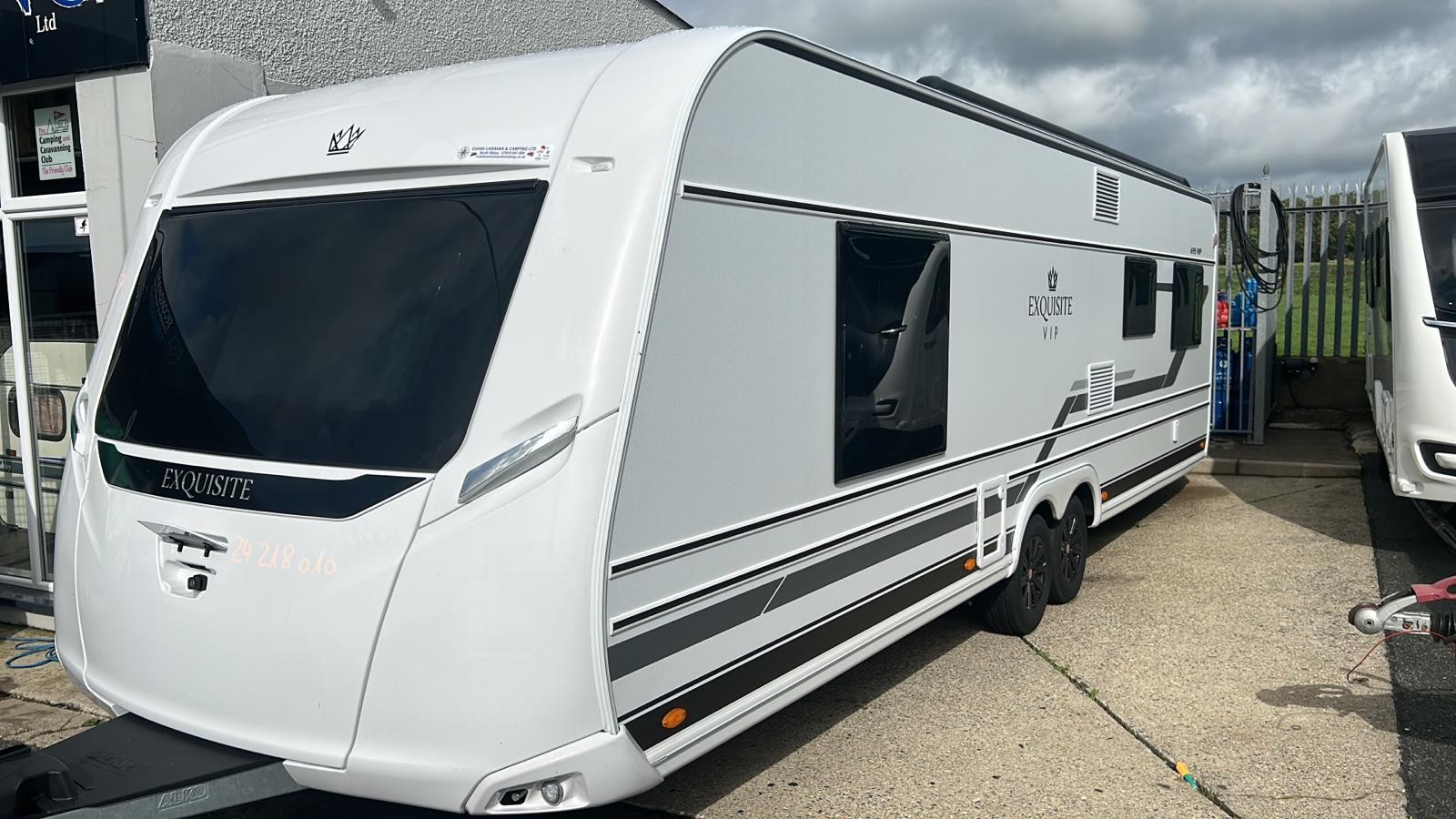 2018 LMC 695