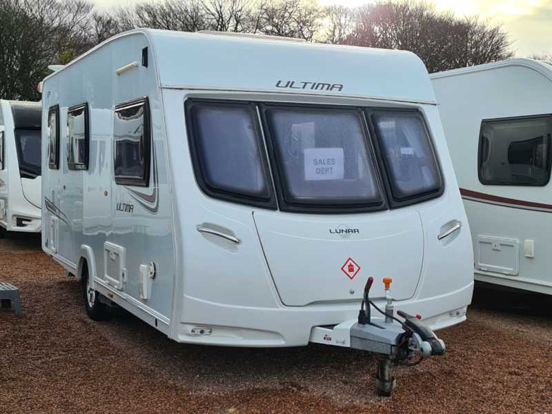 2016 Lunar Ultima 524 4-Berth Caravan with Motor Mover