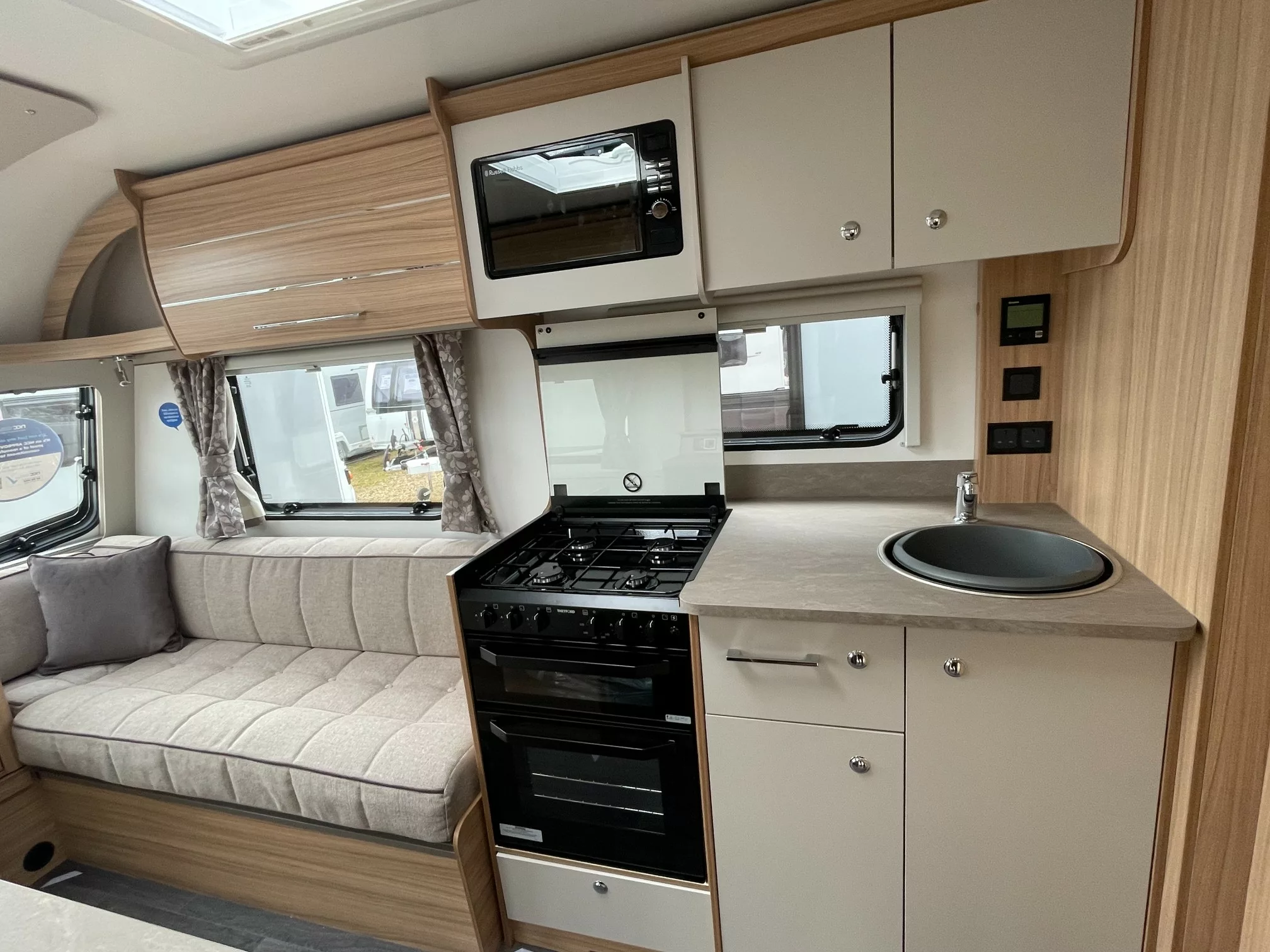 Bailey Phoenix GT75 420