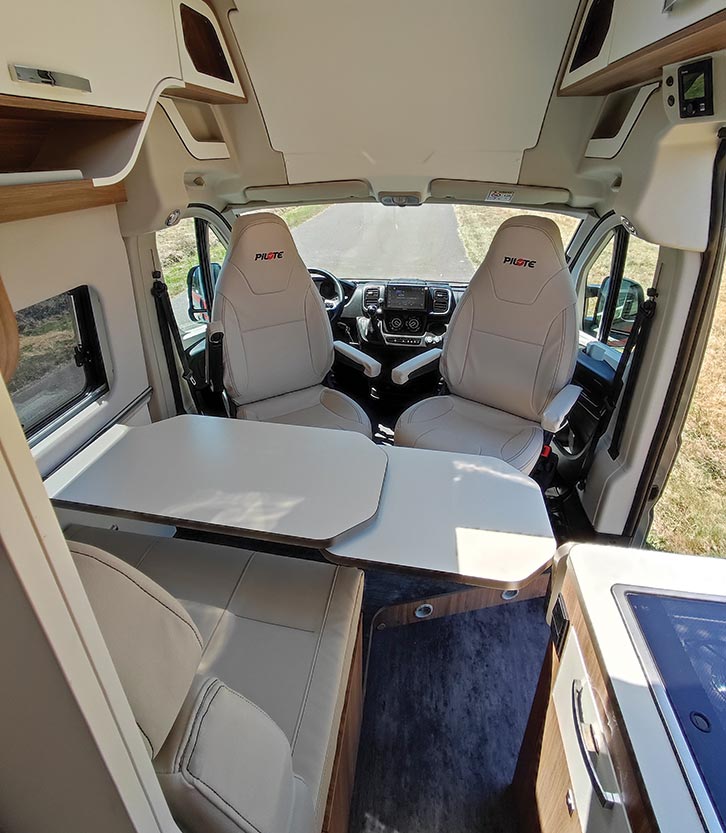 2027 Pilote Cityvan Premium V633M 180 bhp Auto