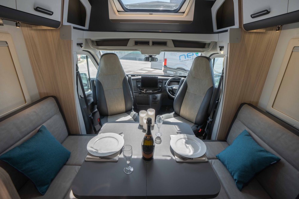 Sun Living S 72DL 165BHP Auto