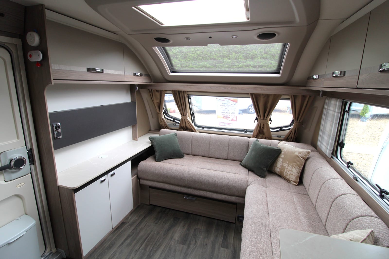 2023 Swift Challenger 650 SE Twin-Axle 4-Berth with Island Bed