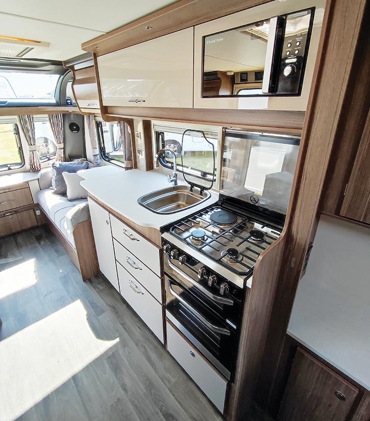 COACHMAN VIP 675