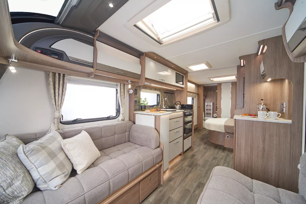 Coachman Vip 545