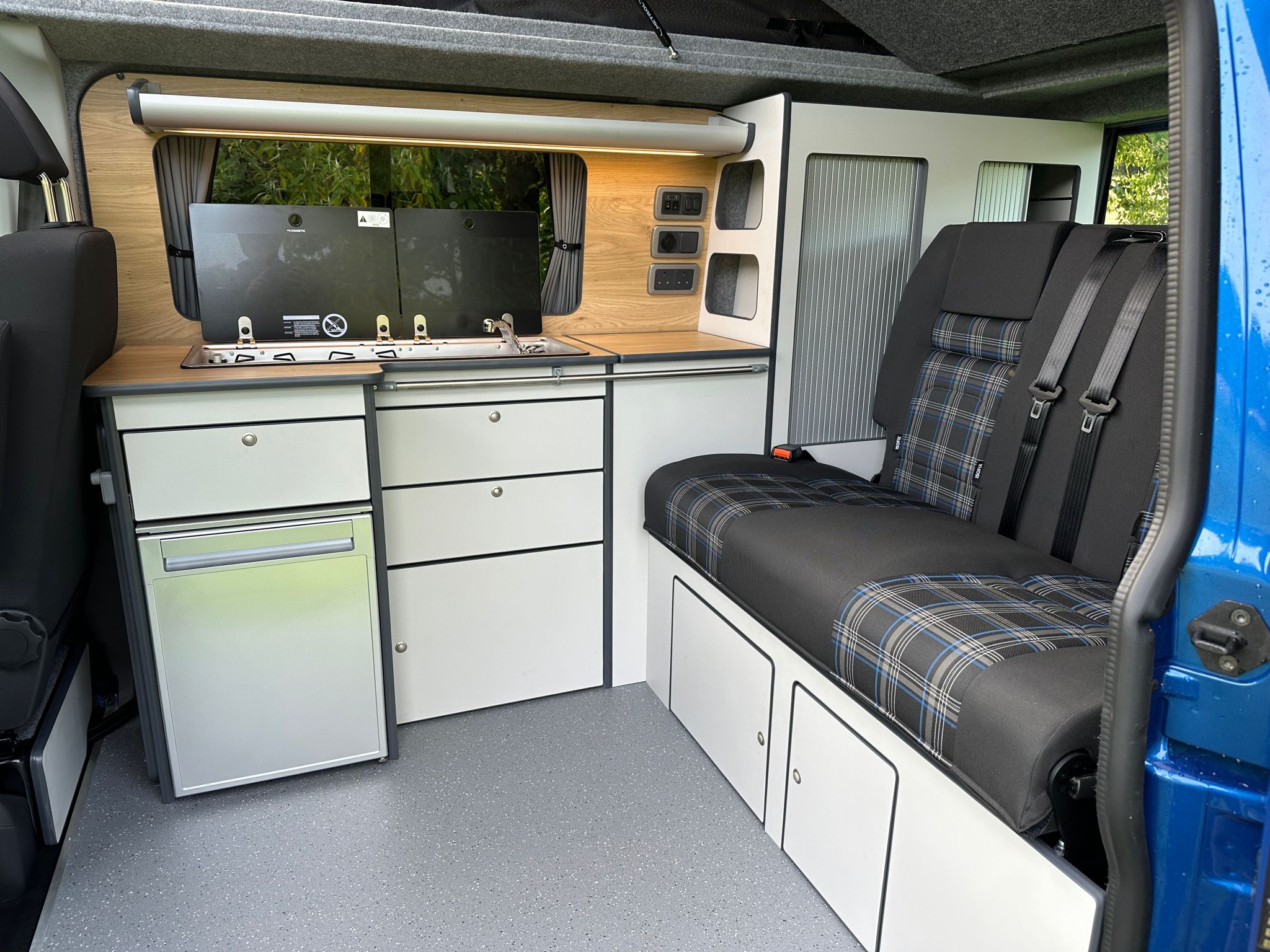 Volkswagen T6.1 SWB