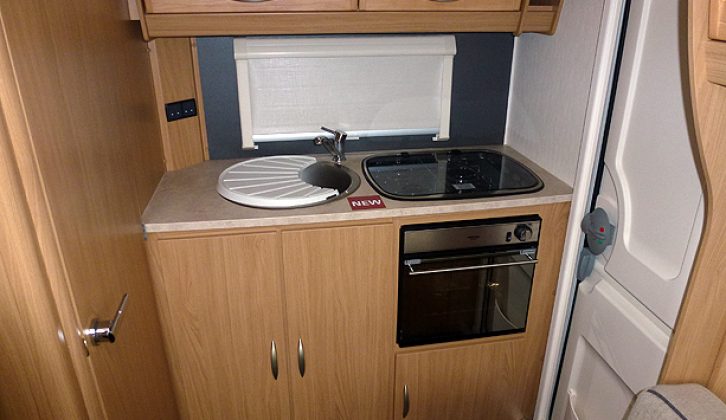 Elddis Xplore 402